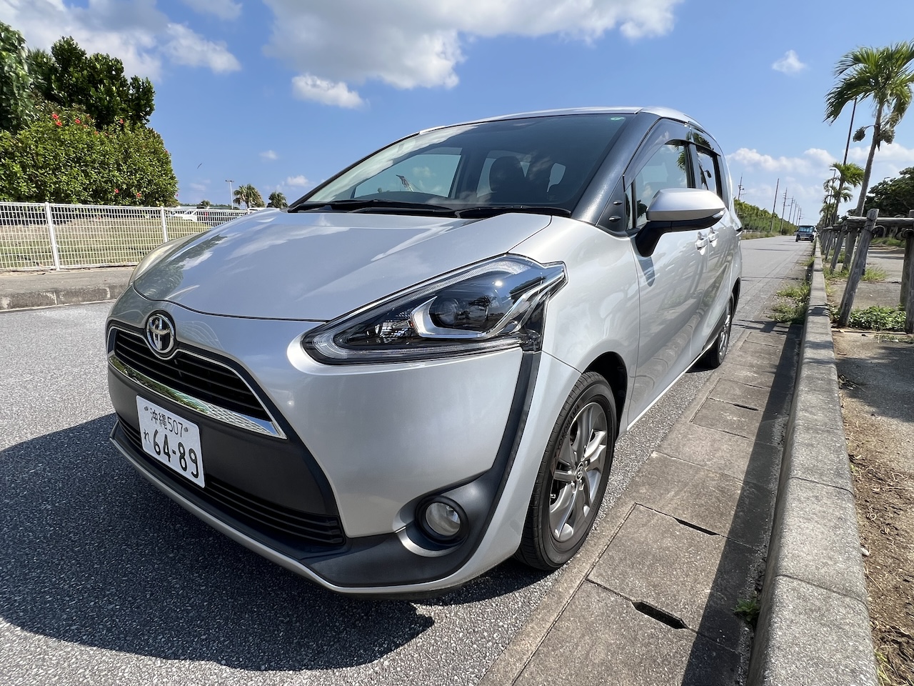 「【Sienta】超人氣7人座・世界最小的迷你廂型車豐田Sienta　那霸機場⇔赤嶺站之間『個別接送』免費服務」