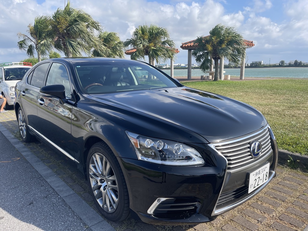 ★ 特別優惠的LEXUS LS600h型號的車輛 優惠租賃　從機場出來最短 5 分鐘即可完成租車！