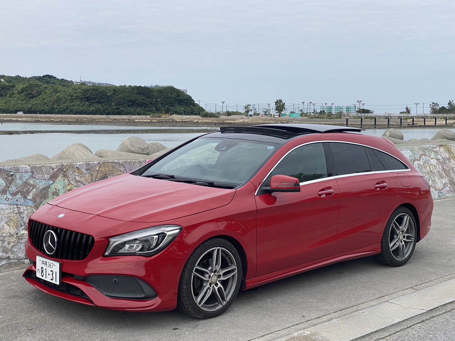 梅賽德斯-奔馳 CLA 射擊破碎 AMG 玻璃滑台 5 人座 1 晚 2