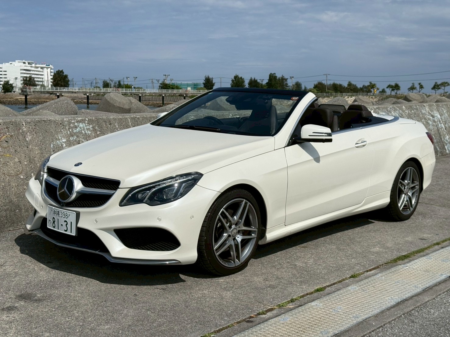 Mercedes-Benz E-Class Cabriolet敞篷車｜連租優惠～自第2晚起享5折優惠，租越久越划算！