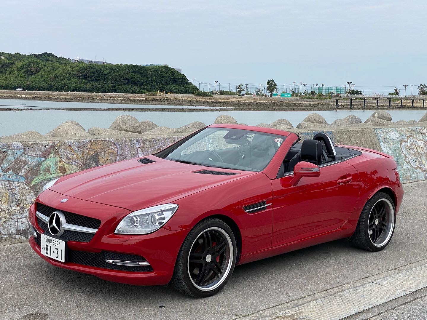 Mercedes-Benz SLK180｜連租第2晚起享5折優惠，租越久越划算！