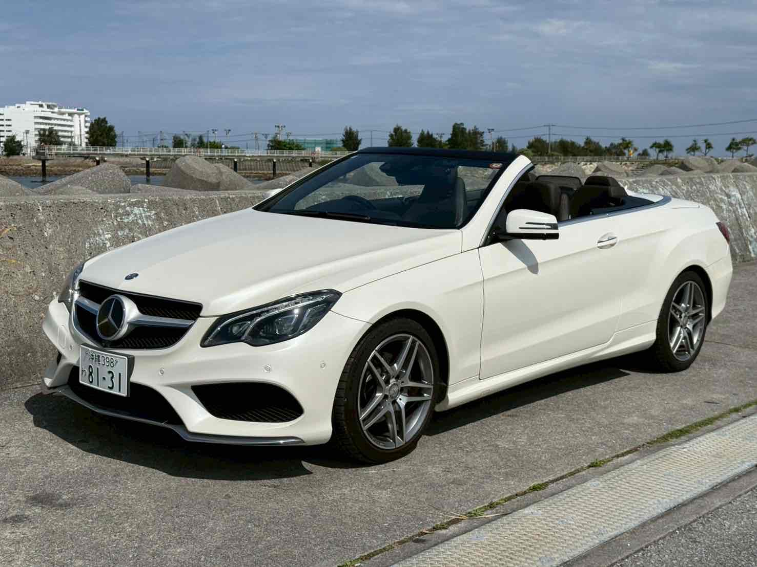 賓士E-Class敞篷車：第二晚起享5折優惠！連續入住晚數越多，優惠越多！